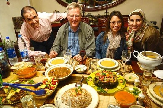 Home cook tour with Egyptian family 