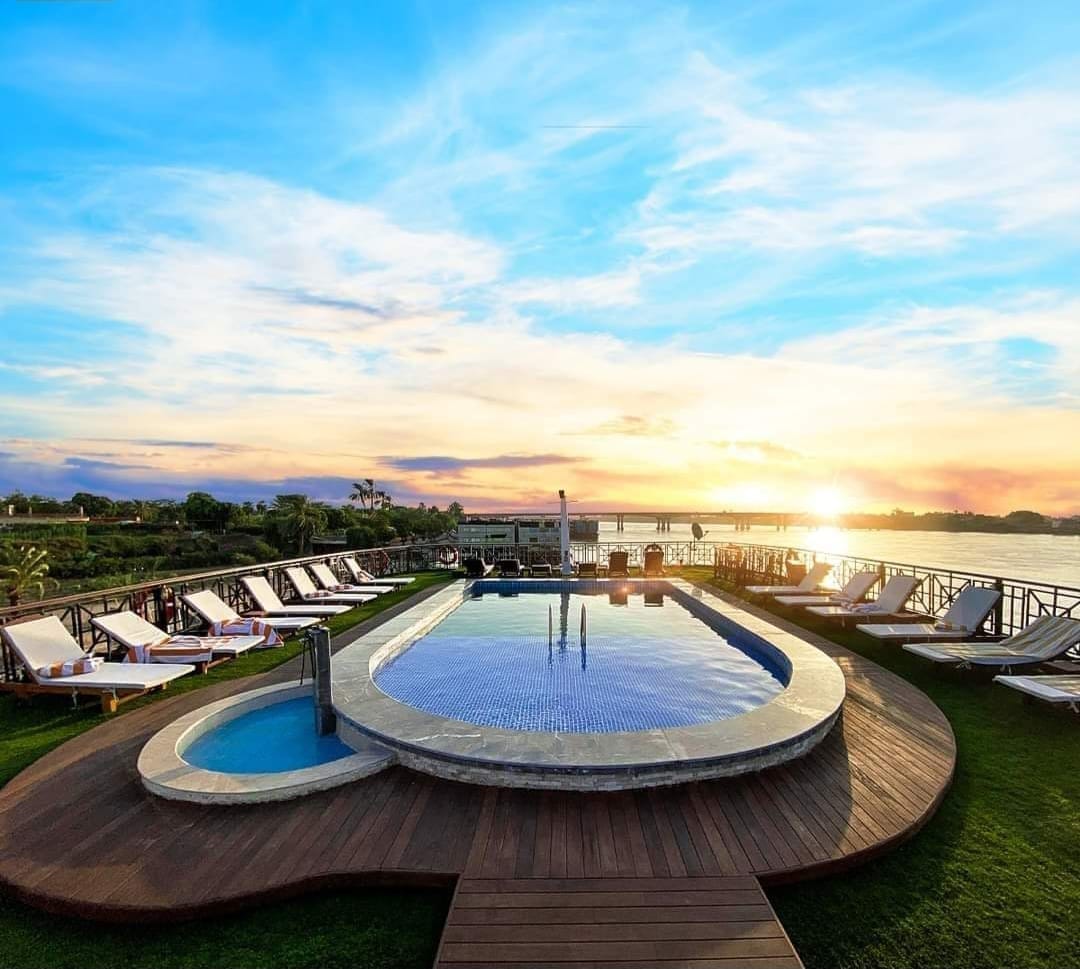 5 *  Deluxe Nile River Cruise from Cairo include flights - 3 Nights 4 Days